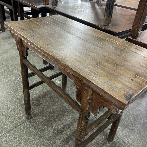 Elm Table
