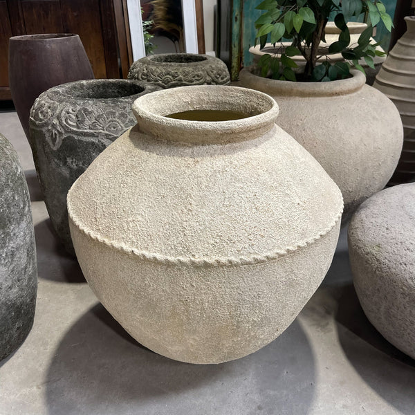 25425 XL Antique Finish Pot w Ridge 650 x 650 x 700