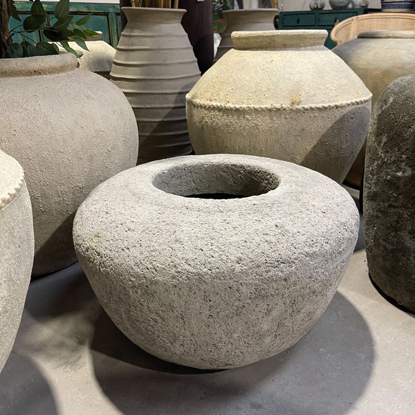 25462 Concrete Pot 650 x 650 x 300H