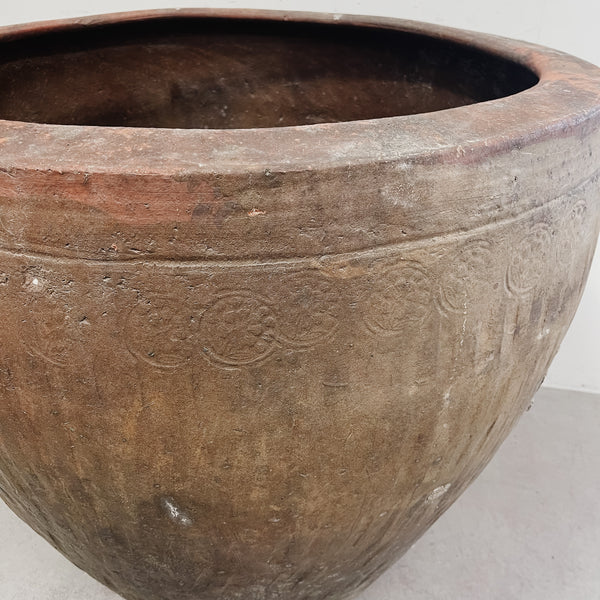 25296 Antique Pot 860 x 860 x 790H